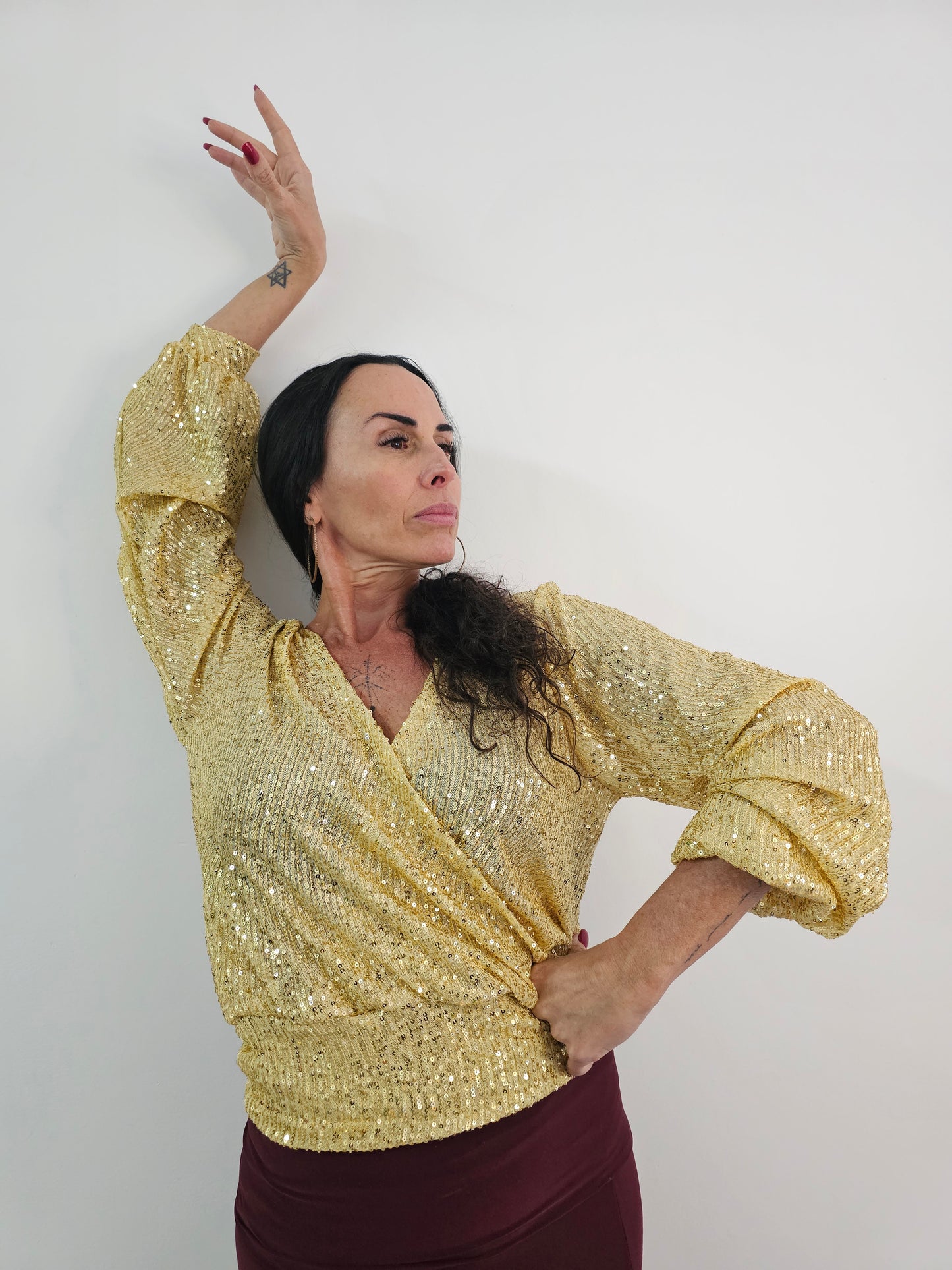 Top cruzado con lentejuelas