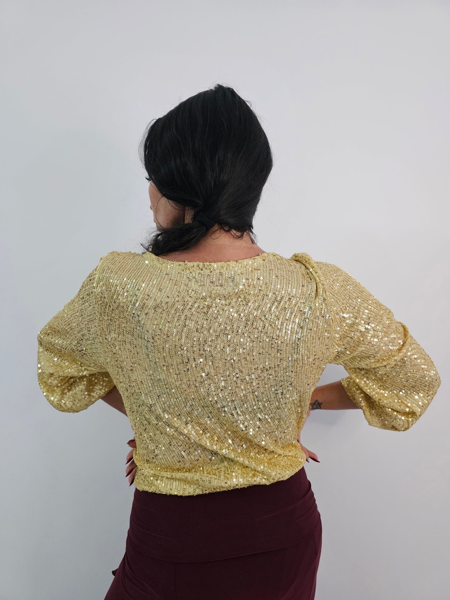 Top cruzado con lentejuelas